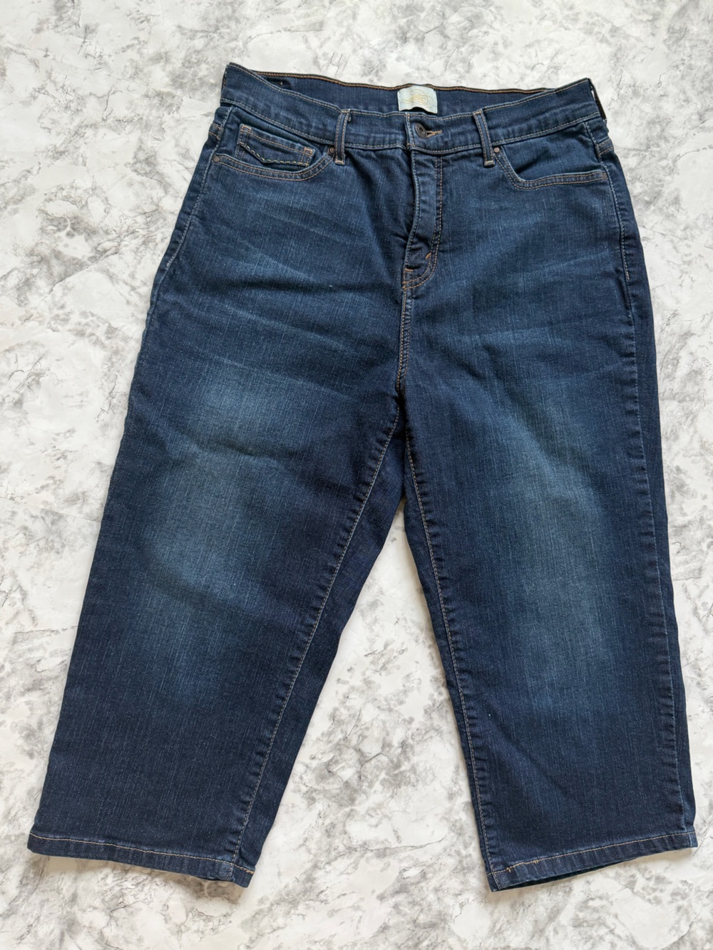 Levi's 512 perfectly slimming dark wash women's denim capri size 14